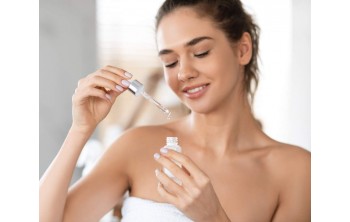 Acidul Salicilic. Tot ce Trebuie să Știi despre Acest Ingredient de Îngrijire a Pielii
